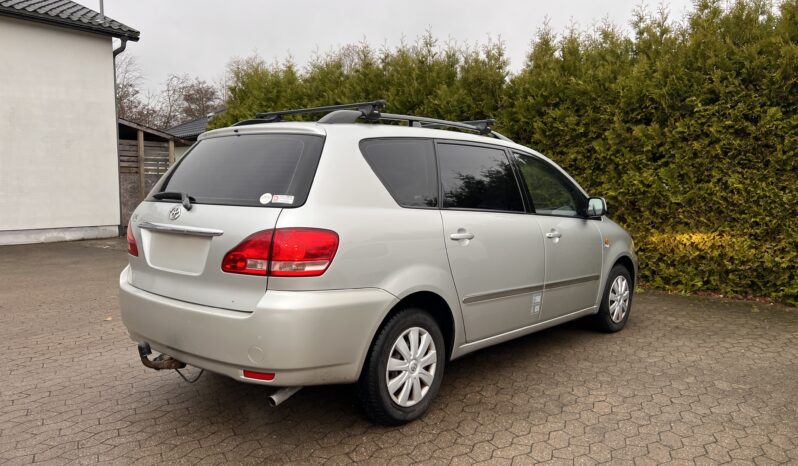 
								Toyota Sportsvan 2,0 VVT-i 5d full									