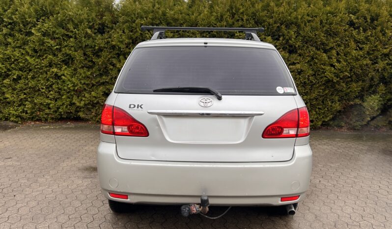 
								Toyota Sportsvan 2,0 VVT-i 5d full									