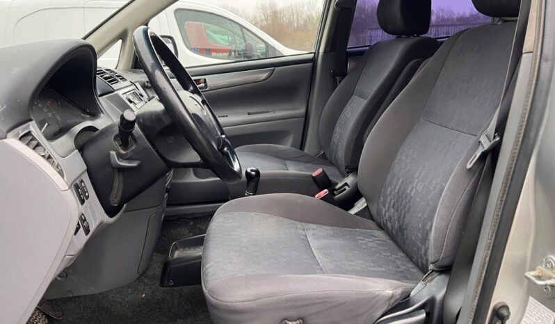 
								Toyota Sportsvan 2,0 VVT-i 5d full									