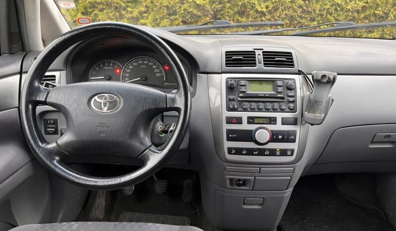 
								Toyota Sportsvan 2,0 VVT-i 5d full									