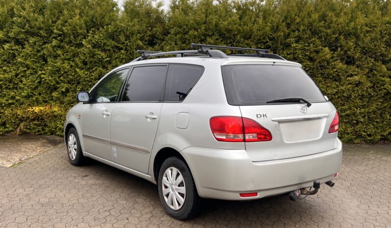 
								Toyota Sportsvan 2,0 VVT-i 5d full									