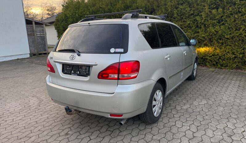 
								Toyota Sportsvan 2,0 VVT-i 5d full									