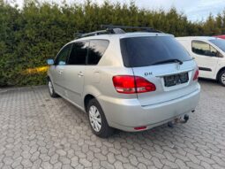 
										Toyota Sportsvan 2,0 VVT-i 5d full									