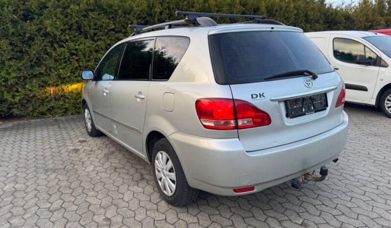 
								Toyota Sportsvan 2,0 VVT-i 5d full									