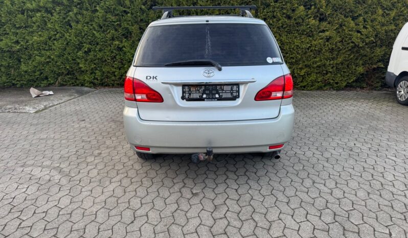 
								Toyota Sportsvan 2,0 VVT-i 5d full									