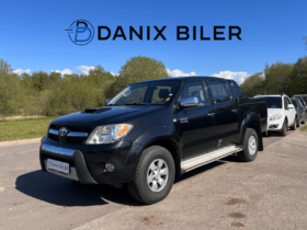 Toyota HiLux 3,0 D-4D Db.Kab 4×4 SR5 aut. 4d