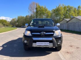Toyota HiLux 3,0 D-4D Db.Kab 4×4 SR5 aut. 4d