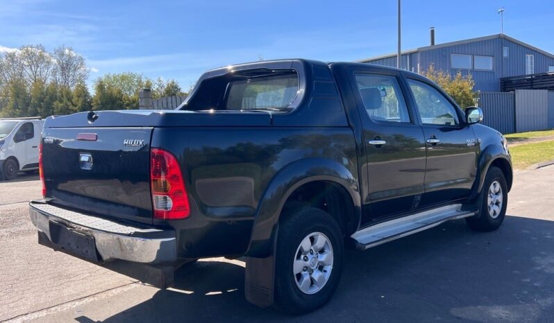 
								Toyota HiLux 3,0 D-4D Db.Kab 4×4 SR5 aut. 4d full									