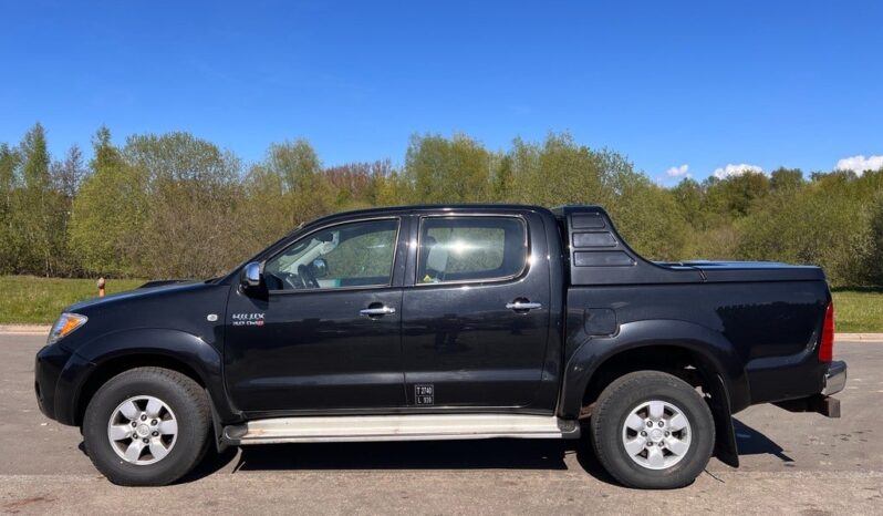 
								Toyota HiLux 3,0 D-4D Db.Kab 4×4 SR5 aut. 4d full									